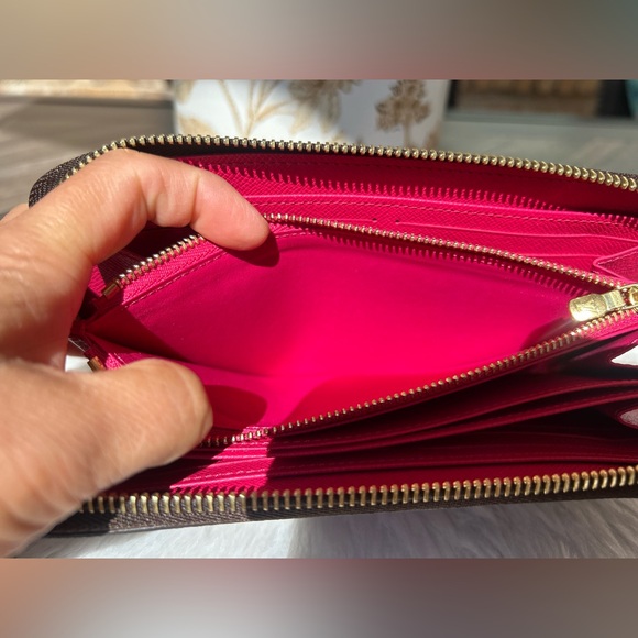 Limited Edition Monogram Illustre Zippy Wallet - Picture 13 of 16